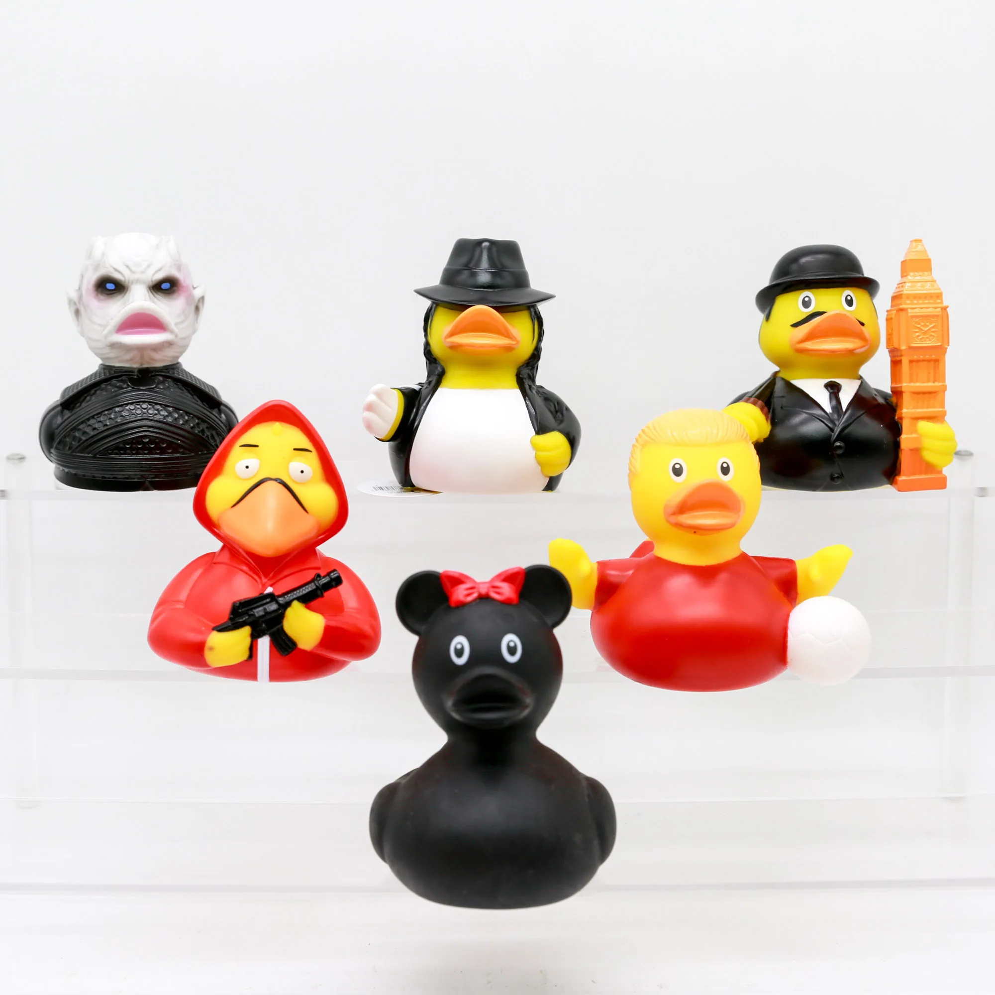 دمية شخصية كرتونية على شكل بطة - مراجعة Vinyl Figure Blank وسعره