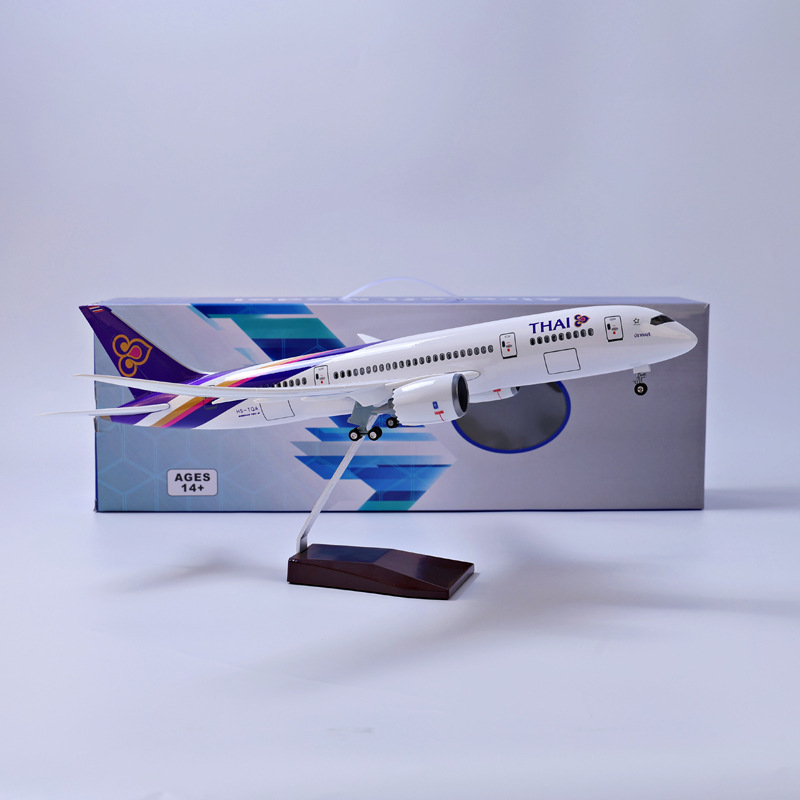 نموذج طائرة بلاستيكي بمقياس 1/ - مراجعة Model Airplane Plastic وسعره