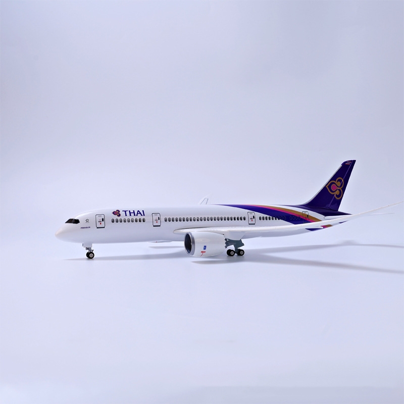 نموذج طائرة بلاستيكي بمقياس 1/ - مراجعة Model Airplane Plastic وسعره